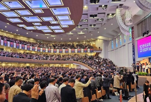 7,00여명의 목회자들이 한국교회를 위해 기도하고 있다.           ⓒ데일리굿뉴스