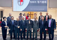 1981년 평신도 연합활동 기관으로 창단된 OC기독교전도회연합회(회장 한성준집사)가 지난 12월13일 토요일 오전7시30분 440회 월례조찬기도회를 마친 후 총회를 진행했다. 오른쪽 앞줄 끝이 연임하는 한성준 회장. 앞줄 왼쪽에서 4번째 부터 46년전 평신도로 초대회장을 역임한 양문국목사, 초대 총무 양금호목사(현 자문위원)가 나란히 섰다.  